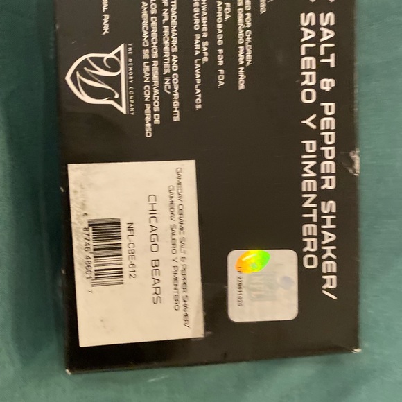 Chicago Bears Game day salt n pepper shakers - Picture 4 of 9